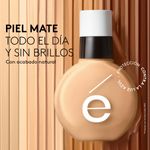 Base-de-maquillaje-para-lograr-una-piel-mate-con-acabado-natural