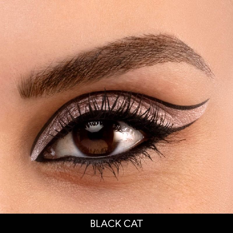 Delineador-de-ojos-en-gel-en-el-tono-black-cat