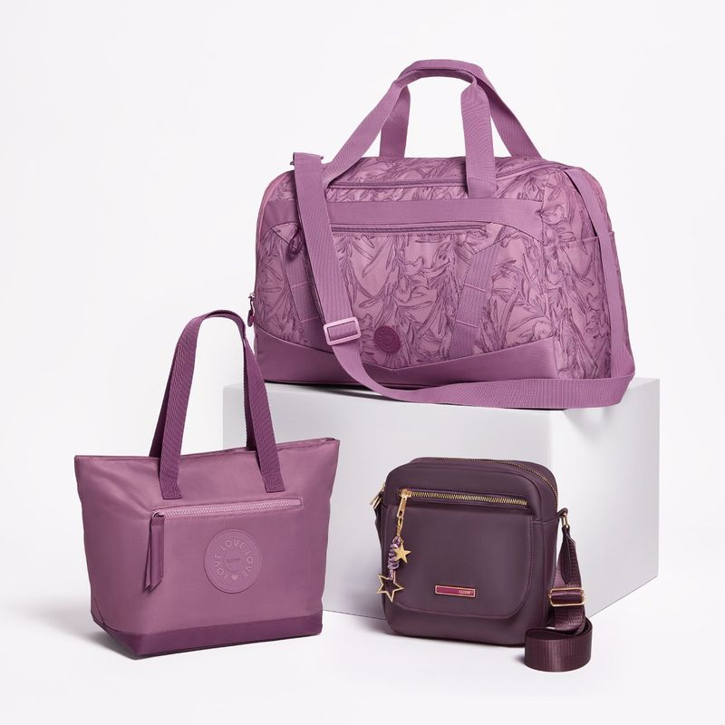 Morral-de-Mujer-de-estilo-casual-hecho-en-material-nylon-y-de-color-morado.