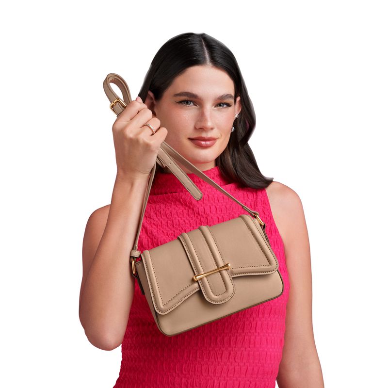 Mini-Bolso-Winnie-para-mujer-en-material-tipo-cuero-beige-con-asa-regulable-y-bolsillo-posterior.