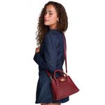 Bolso-para-mujer-con-asas-de-mano-regulables-y-removibles-y-compartimento-principal-con-broche.