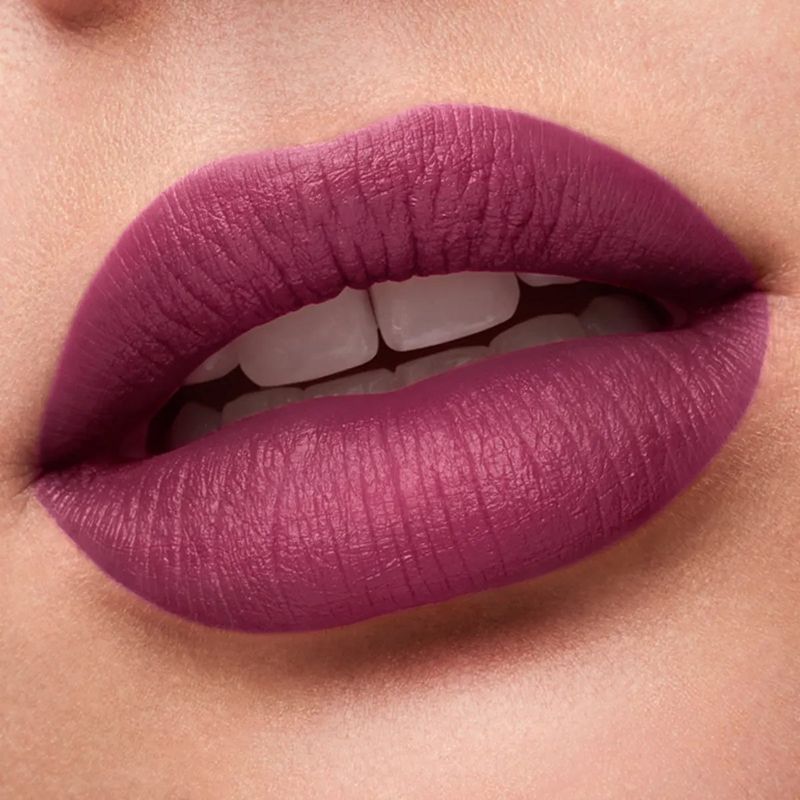 labial-morado-mate-en-barra-